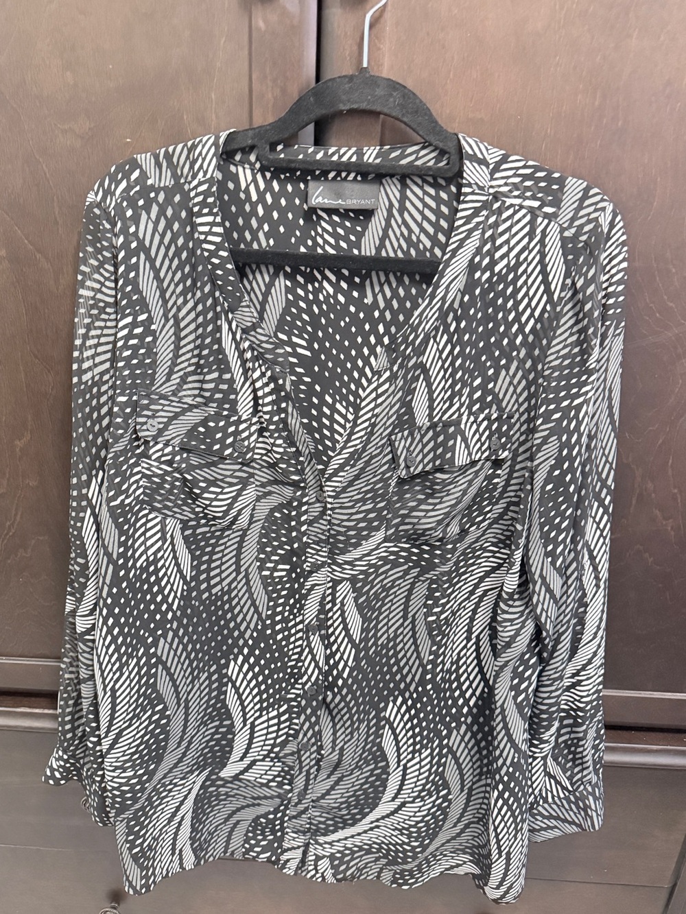 Lane Bryant Black & White Printed V-Neck Blouse